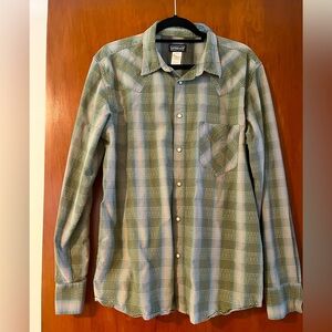 Patagonia men’s long sleeve button up, size large